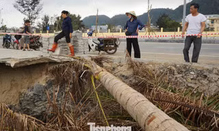 Bờ kè dự án trăm tỷ bị sụt lún nguy cơ lan rộng trước mùa du lịch