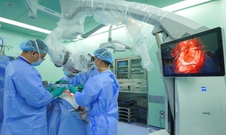 Hy hữu mổ sọ trong lúc người bệnh vẫn tỉnh táo 