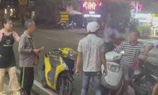 Cụ ông bán vé số ở Phú Quốc bị dọa đánh vì gọi khách bằng chú