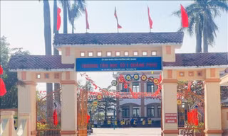 Tạm đình chỉ một hiệu trưởng nghi vấn ‘chạy’ hợp đồng giáo viên để phục vụ điều tra