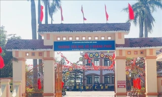 Tạm đình chỉ một hiệu trưởng nghi vấn ‘chạy’ hợp đồng giáo viên để phục vụ điều tra