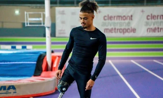 Hành trình vượt qua bóng tối của chàng cầu thủ mất một chân