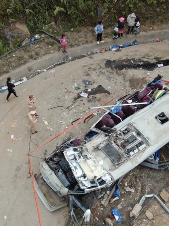 Lãnh đạo tỉnh Lào Cai trực tiếp chỉ đạo tại hiện trường vụ lật xe của đoàn thiện nguyện khiến 9 người tử vong 