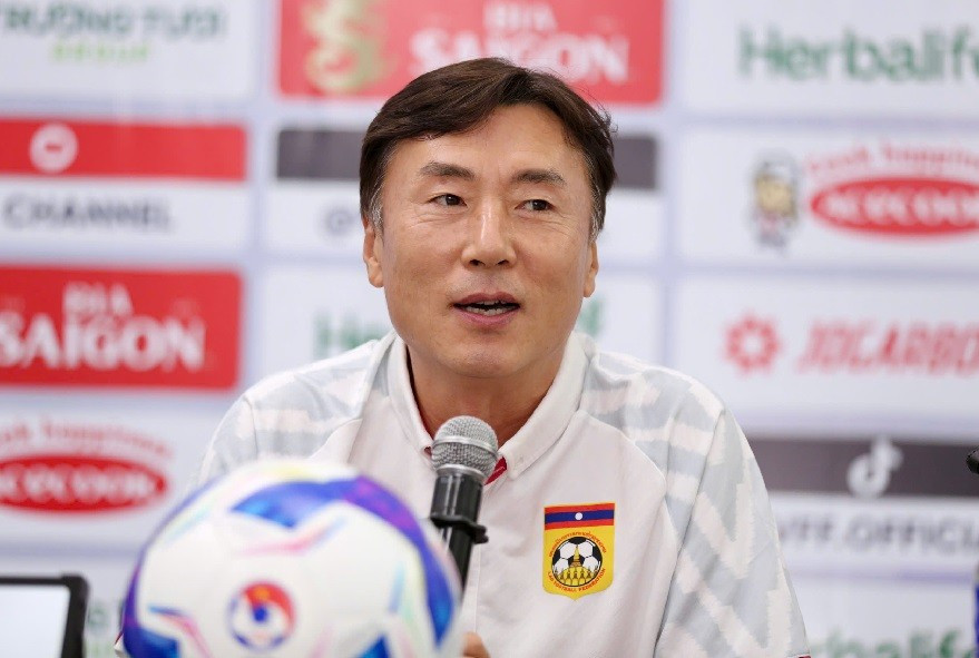 HLV Ha Hyeok-jun ấn tượng với Viktor Lê lao.jpg