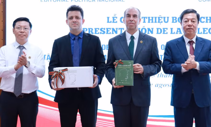 Ra mắt 15.000 trang sách về cuộc đời hoạt động cách mạng của Tổng Tư lệnh Fidel Castro Ruz