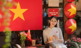 Quán cà phê ở Đà Nẵng rực sắc cờ đỏ sao vàng, hút giới trẻ check-in
