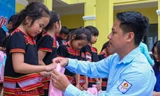 Mang Tết yêu thương đến thiếu nhi vùng núi Đà Nẵng