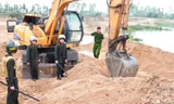Hơn 100 cảnh sát đồng loạt đột kích 2 điểm khai thác cát trái phép ở Gia Lai