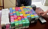 Kiểm tra người bê thùng giấy nghi vấn, phát hiện hàng trăm máy thuốc lá điện tử