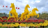 Bộ 3 ngựa vàng ‘Tam mã phi thiên’ ở Đà Nẵng gây chú ý