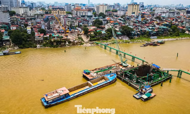 Chủ tịch Hà Nội yêu cầu tăng tốc 7 cầu qua sông Hồng: Không chậm tiến độ vì vướng phối hợp