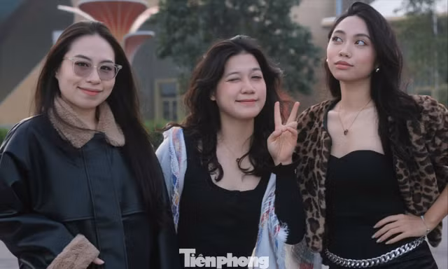 Hàng chục nghìn người đổ về Đông Anh 