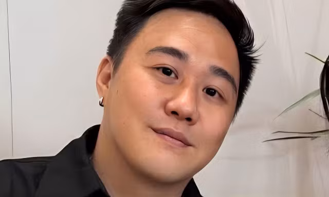 Trung Quân cúi đầu xin lỗi