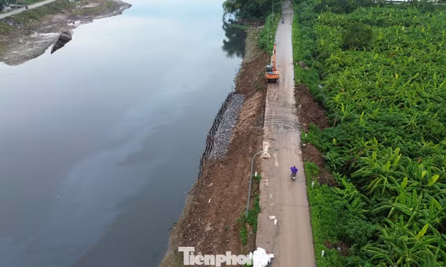 Tuyến đê ở Hà Nội sạt lở, nứt toác nhiều vị trí