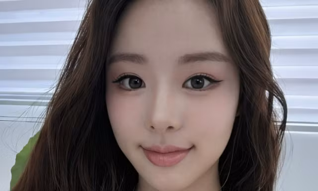 Á hậu học giỏi gây chú ý 