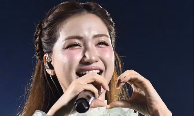 Hòa Minzy, Đông Hùng, Võ Hạ Trâm làm bùng nổ concert Thanh xuân