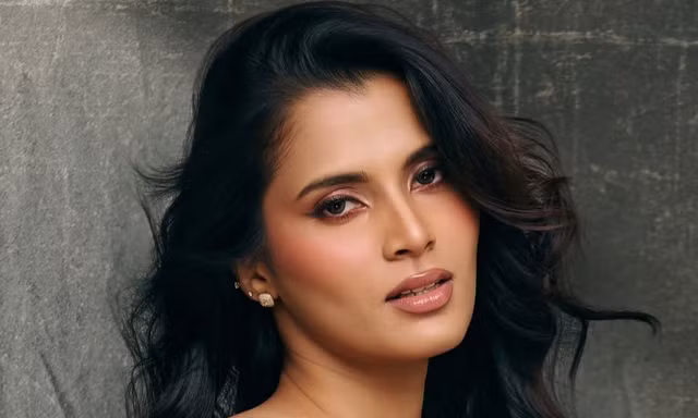 Cô gái 23 tuổi đăng quang Hoa hậu Ấn Độ