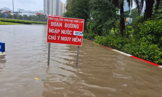 Hà Nội chấn chỉnh các đơn vị chậm trễ trong ứng phó mưa ngập
