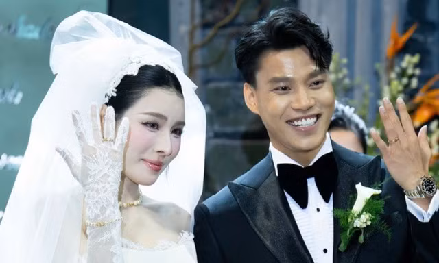 Đám cưới cầu thủ Văn Thanh, cô dâu công khai con gái riêng