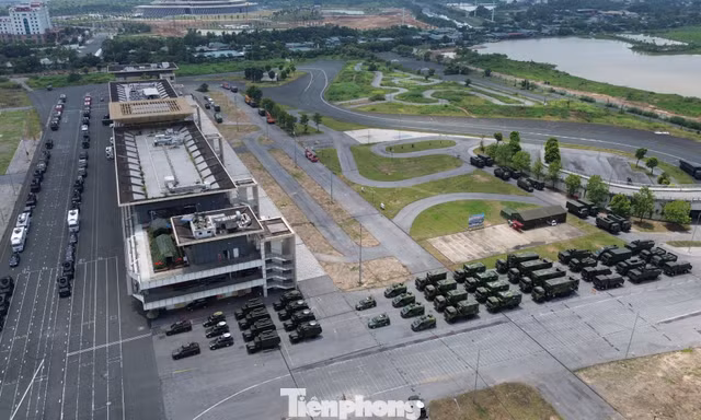 Hình ảnh khối xe, pháo quân sự chờ tham gia tổng hợp luyện