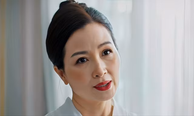 Tình tiết khó hiểu trong phim giờ vàng có Phương Oanh, Khánh Huyền