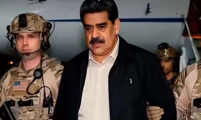 Tràn lan video AI về tổng thống Venezuela bị còng tay, áp giải về Mỹ
