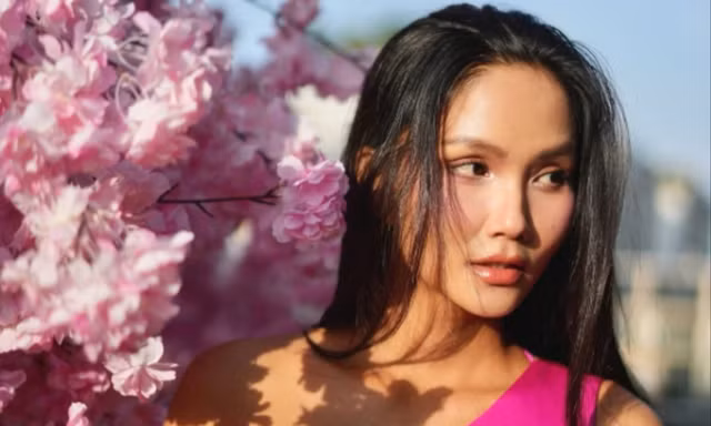 Ảnh chồng chụp H'Hen Niê ngày Tết 