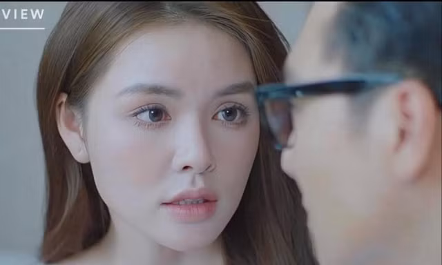 Người tình màn ảnh kém 16 tuổi của Mạnh Trường