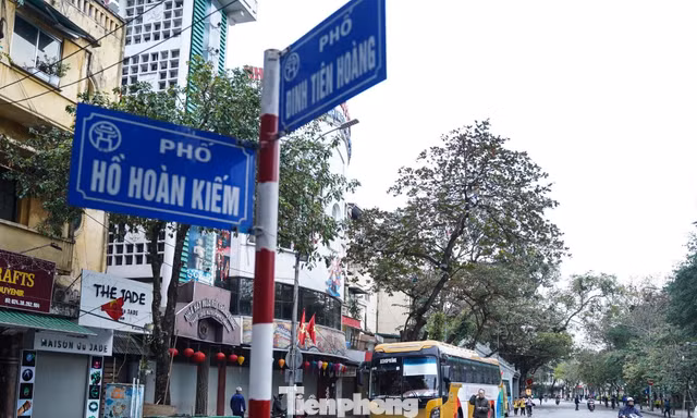 Đề xuất mở rộng cấm xe trên 16 chỗ trên toàn bộ phường Hoàn Kiếm giờ cao điểm