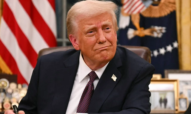 Ông Trump bị công kích