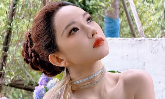 Vẻ đẹp lệch chuẩn gây sốt