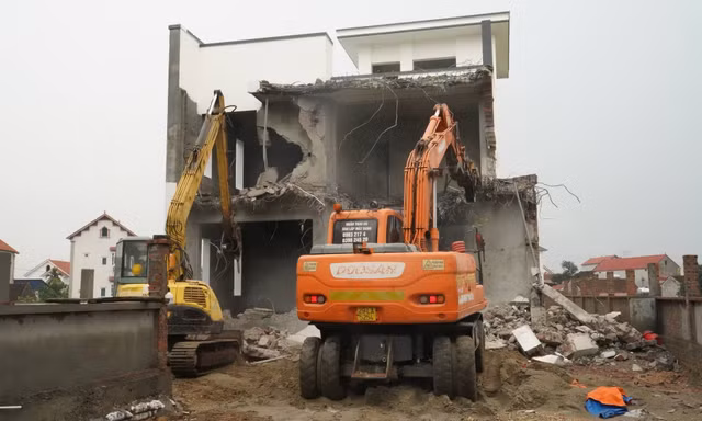  Thêm hàng loạt công trình vi phạm ở Hà Nội bị cưỡng chế