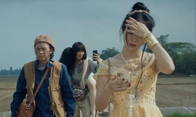 Đừng so sánh với 'Mưa đỏ'