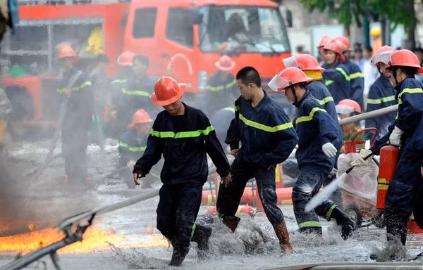 Hà Nội: Thêm nhiều lực lượng tham gia chữa cháy, cứu nạn được hỗ trợ