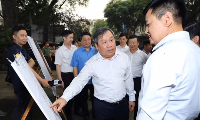 Chủ tịch Hà Nội yêu cầu rút ngắn 6 tháng tiến độ GPMB dự án mở rộng đường 70 