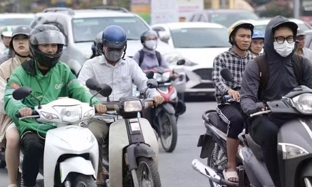 Hà Nội thông tin về chính sách hỗ trợ người dân chuyển đổi xe xăng sang xe điện