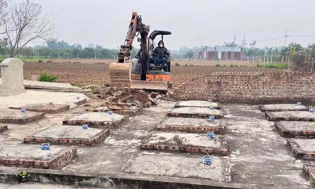 Xây hơn 80 mộ giả để 'giữ chỗ'