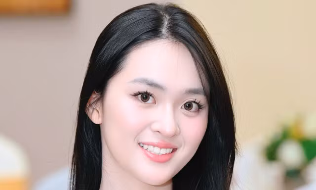 Hoa khôi Ngoại thương chơi piano mở màn buổi chào mừng thí sinh Hoa hậu Việt Nam