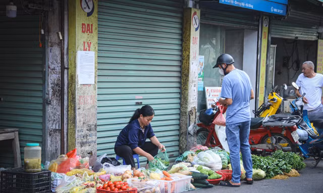 Hà Nội yêu cầu giải tỏa dứt điểm chợ cóc, nghiên cứu mô hình chợ an toàn thực phẩm