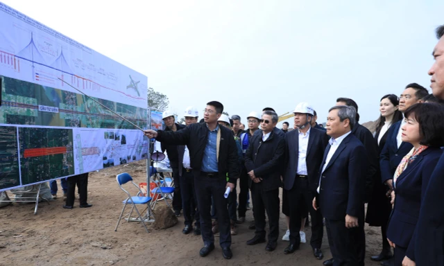 Lãnh đạo Hà Nội chúc Tết, kiểm tra tiến độ dự án cầu Tứ Liên, Nhà hát Opera