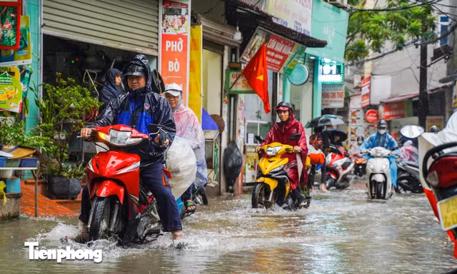 Mưa lớn do bão có thể gây ngập úng trong phố, Hà Nội yêu cầu chuẩn bị ứng phó