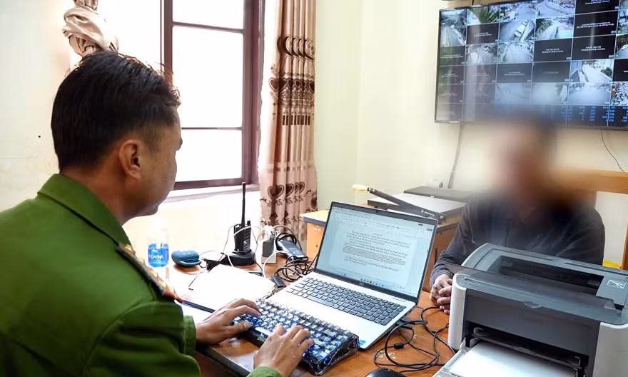 Vụ chó cảnh bị đâm, chọc bằng gậy ở Đà Lạt: Công an mời người đàn ông làm việc