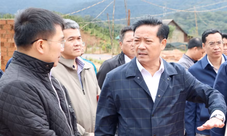 Sạt lở tiếp tục uy hiếp khu tái định cư, lãnh đạo tỉnh Lâm Đồng yêu cầu xử lý gấp