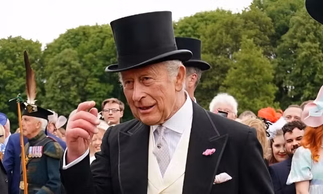 Vua Charles sành điệu