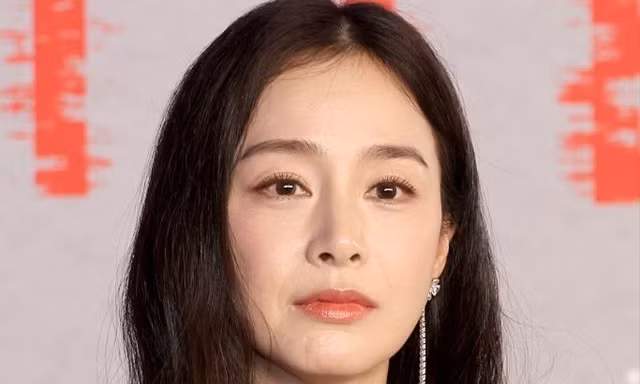 Kim Tae Hee không thoát được ống kính hung thần
