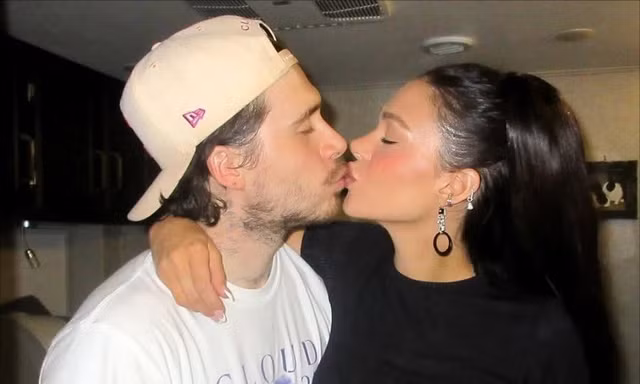 Brooklyn tạo thêm nỗi đau cho Beckham