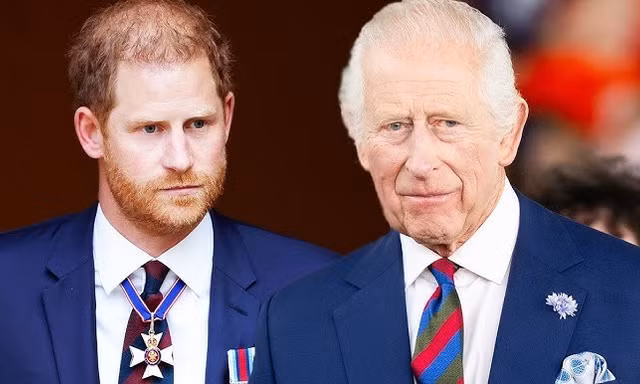 Hoàng tử Harry gặp Vua Charles 