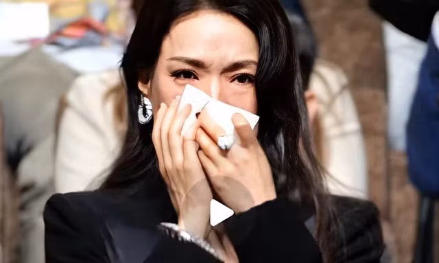 Thư Kỳ khóc