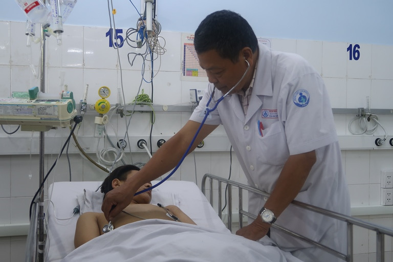Ngỡ cảm sốt thông thường, bé trai 15 tuổi nguy kịch vì suy tim