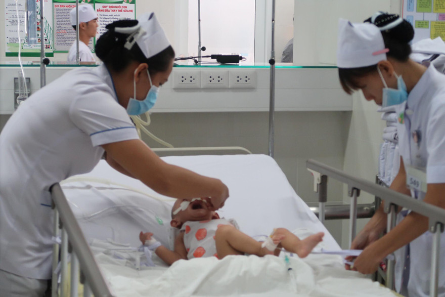 Trẻ suýt tử vong vì đuối nước khi đi bơi: Cảnh báo tai nạn ngày hè